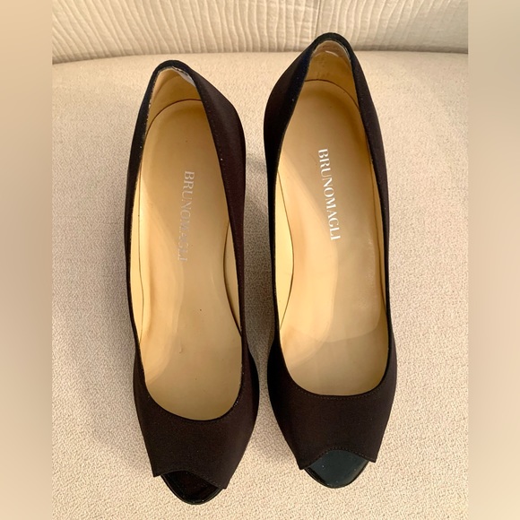 Bruno Magli Black Peep Toe Heels Sz7 - Picture 2 of 4